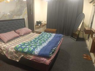Stylish 1BR Flat with Prime Location - 6