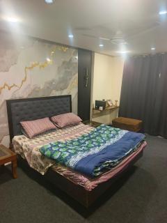 Stylish 1BR Flat with Prime Location - 4