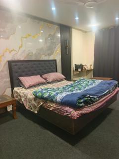 Stylish 1BR Flat with Prime Location - 3