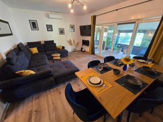 Private Wellness Estate with Pool, Tennis & BBQ by Destination GREEN Croatia - 5