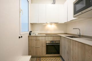 Sant Antoni 2BR Balcony AC & Workspace - 7