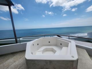 Duplex frente al mar con playa privada - 1