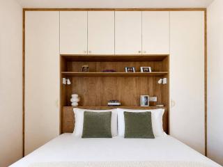 Designer 1BR in New Building Park, Desk & AC - 5