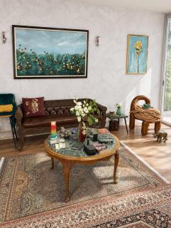 Spacious 2 Bedroom Duplex, A Creative Sanctuary - 2