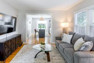 Close to Downtown Milwaukee & Mid-Term Friendly! - 4