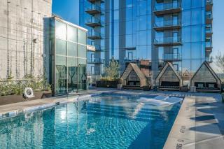 Natiivo 12th flr condo with two balconies, full kitchen & rooftop pool, gym - 8