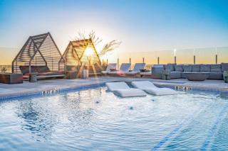 Natiivo 12th flr condo with two balconies, full kitchen & rooftop pool, gym - 5