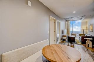 Dog-friendly getaway on Rainey Street with rooftop pool and gym - 1