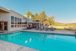 3200ft‍PoolHot TubBilliards Sleeps 18 - 7