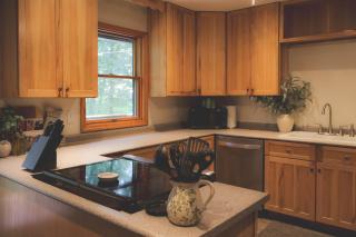 Waterfront Lake Views Villa with Hot tub in Hocking Hills - 2
