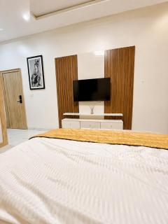 EliteunseenSuites - 5 Bedroom Beautiful Detached House - Private Parking - 6