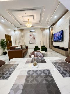 EliteunseenSuites - 5 Bedroom Beautiful Detached House - Private Parking - 2