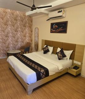 Hotel Silver Inn - 1