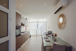 Modern 2BR Apartment Minutes from St. Julians - 0
