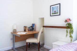 GuestReady - A cosy retreat with terrace in Dublin - 4