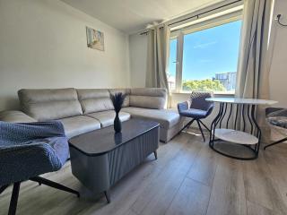 Luxury Designer Apartment Walk to Sea Garden&Beach - 0