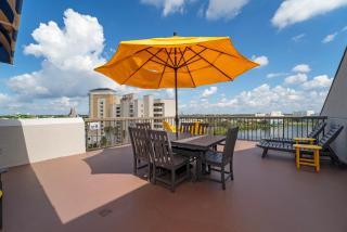 Enjoy Private Sunsets & Fireworks at King Penthouse - 0