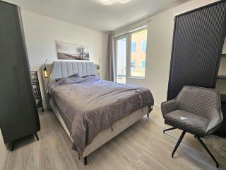 Luxury Designer Apartment Walk to Sea Garden&Beach - 1