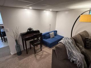 Barrel N Blue - Cozy Suite Near Downtown Lake - 1