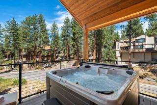 Sierra Luxe Retreat Hot tub close to Stateline - 8