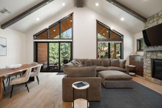 Sierra Luxe Retreat Hot tub close to Stateline - 4
