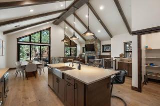 Sierra Luxe Retreat Hot tub close to Stateline - 2