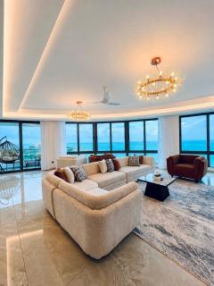 Panoramic Beachfront Penthouse, AC, Gym Steam Pool - 4