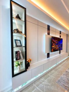Panoramic Beachfront Penthouse, AC, Gym Steam Pool - 7