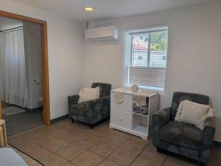 Downtown District - Modern Apt Yard, King Bed, W/D - 3