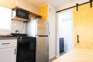 Nob Hill/UNM Luxury Remodel Small House /King Beds - 7