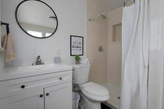 *Nob Hill/UNM ~ Luxury Remodeled House w/ King Bed - 2