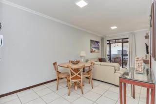 964 - Apartamento com vista para o mar, localizado na Avenida da praia do Centro de Bombinhas - 1 Vaga na Garagem - 4