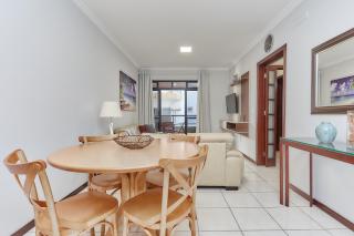 964 - Apartamento com vista para o mar, localizado na Avenida da praia do Centro de Bombinhas - 1 Vaga na Garagem - 3