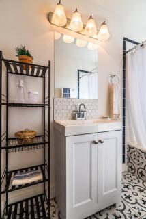 Nob Hill/UNM Luxury Remodeled House w/ King Beds - 4
