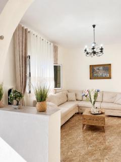 Spacious 3BR Apartment Near Lungomare Sleeps 8 Balcony - Vlorë - 5