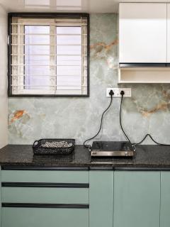 206 - Stylish 2BHK by Everloft - Balcony & Comfort - 7