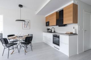 Top Floor Luxury - 2BR Scandi Home in City Center - 6