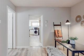 Nob Hill/UNM Luxury 2 Bedroom House w/ King Beds - 7