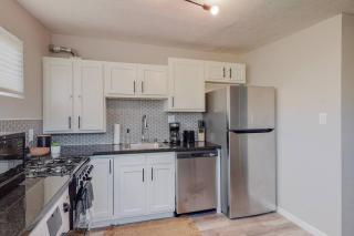 Nob Hill/UNM Luxury 2 Bedroom House w/ King Beds - 8