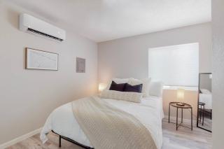 Nob Hill/UNM Luxury 2 Bedroom House w/ King Beds - 3