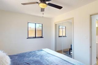 Stylishly Renovated Downtown w/King & Washer/Dryer - 5