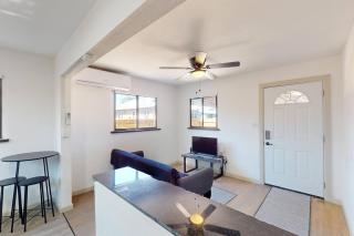 Stylishly Renovated Downtown w/King & Washer/Dryer - 6