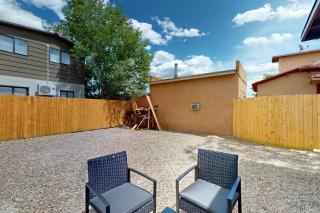Chic Downtown Apart w/King Bed & In-Unit Laundry - 6