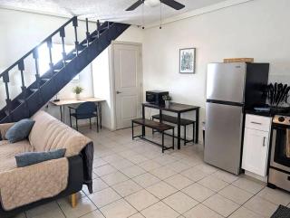 Chic Downtown Apart w/King Bed & In-Unit Laundry - 2