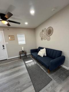 Sawmill District - Modern Apt Yard, King Bed, W/D - 2