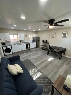 Sawmill District - Modern Apt Yard, King Bed, W/D - 1