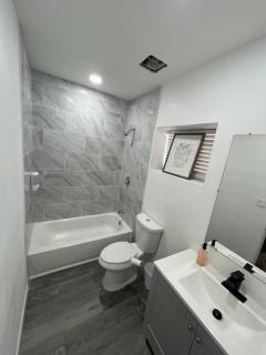 Sawmill District - Modern Apt Yard, King Bed, W/D - 7