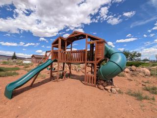 4BR Luxury Home Near Capitol Reef - Sleeps 10 - Kids Playground - 6