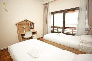 Corniche 3BR Haven - Luxe Seaside Escape - 3