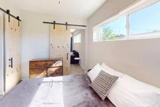 Updated Apart with King Bed & In-Unit W/D - 0